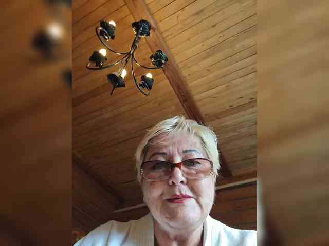 KarinkaSweet webcam
