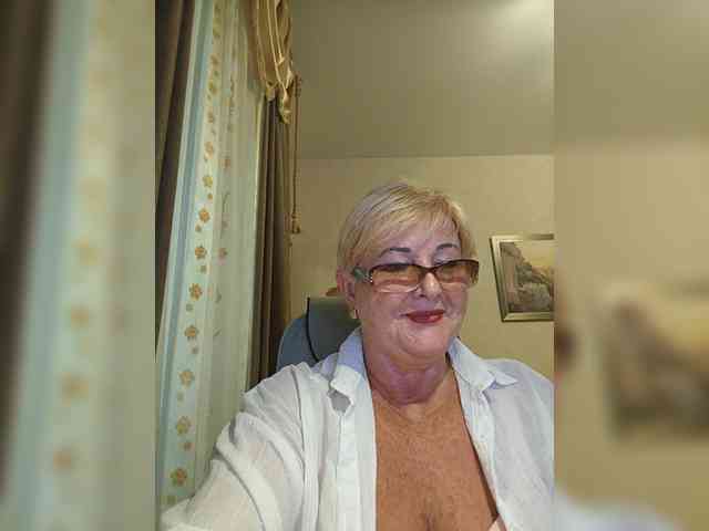 KarinkaSweet webcam
