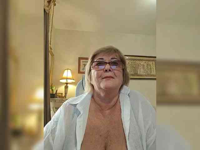 KarinkaSweet webcam