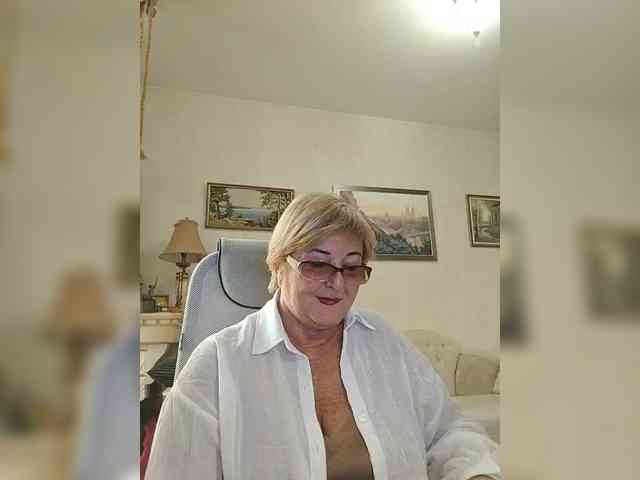 KarinkaSweet webcam