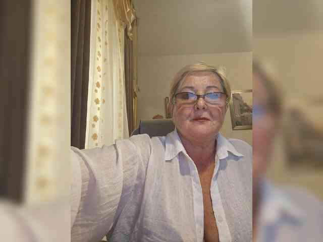 KarinkaSweet webcam