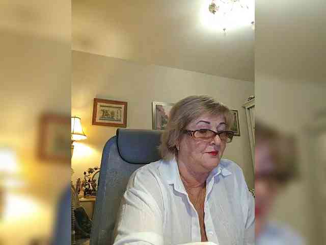 KarinkaSweet webcam