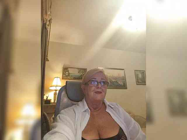 KarinkaSweet webcam