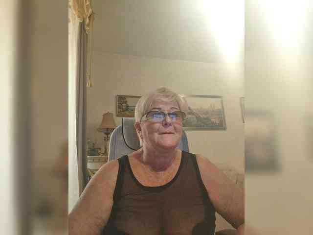 KarinkaSweet webcam