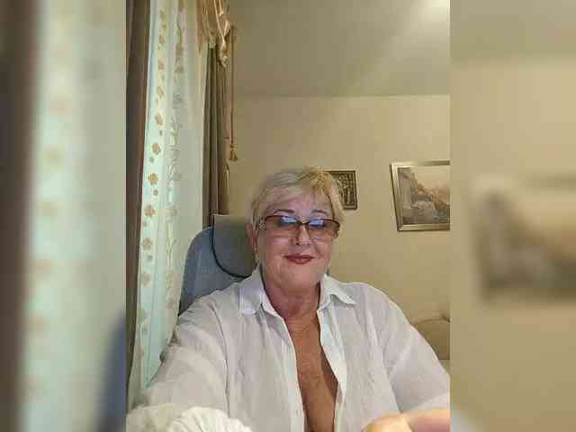 KarinkaSweet webcam