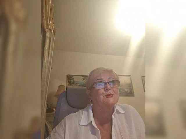 KarinkaSweet webcam