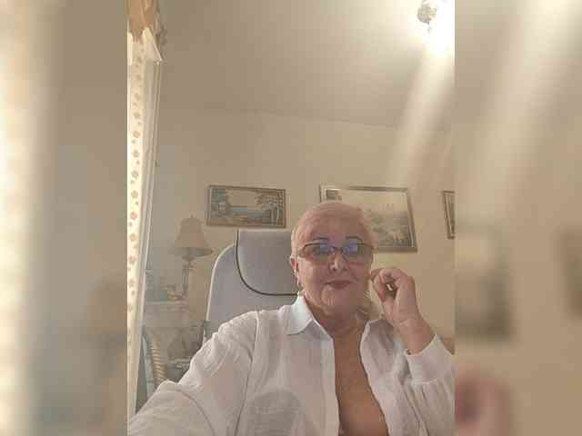 KarinkaSweet webcam