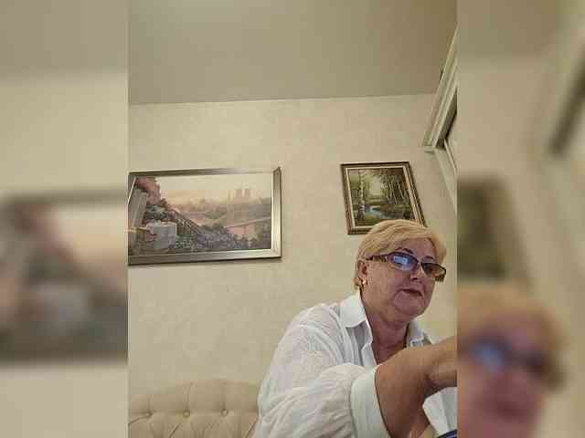 KarinkaSweet webcam