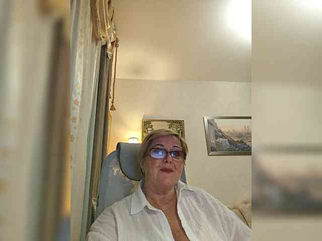 KarinkaSweet webcam