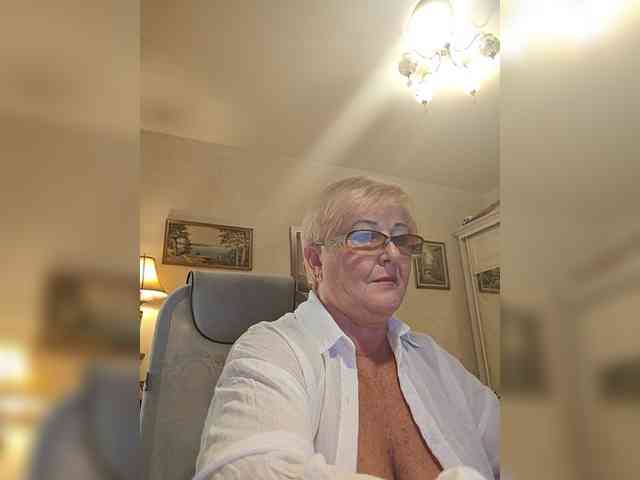 KarinkaSweet webcam