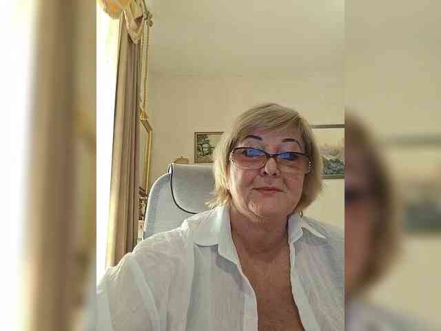 KarinkaSweet webcam