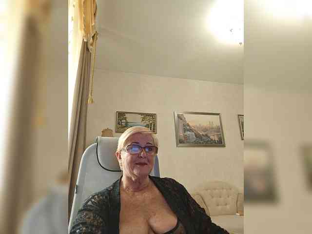 KarinkaSweet webcam