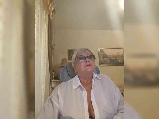 KarinkaSweet webcam
