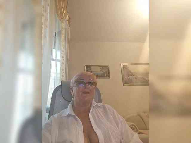 KarinkaSweet webcam