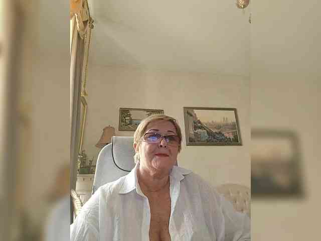 KarinkaSweet webcam