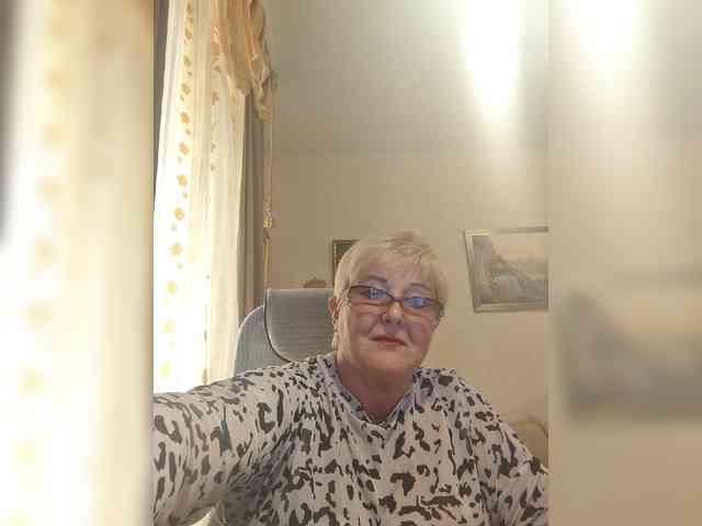 KarinkaSweet webcam