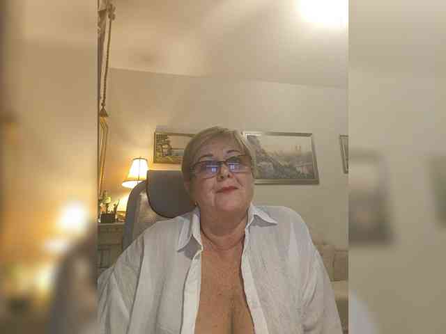 KarinkaSweet webcam