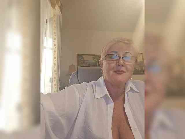 KarinkaSweet webcam