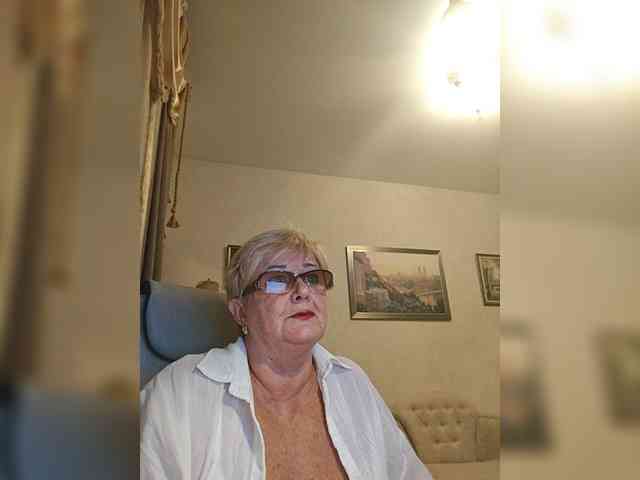 KarinkaSweet webcam