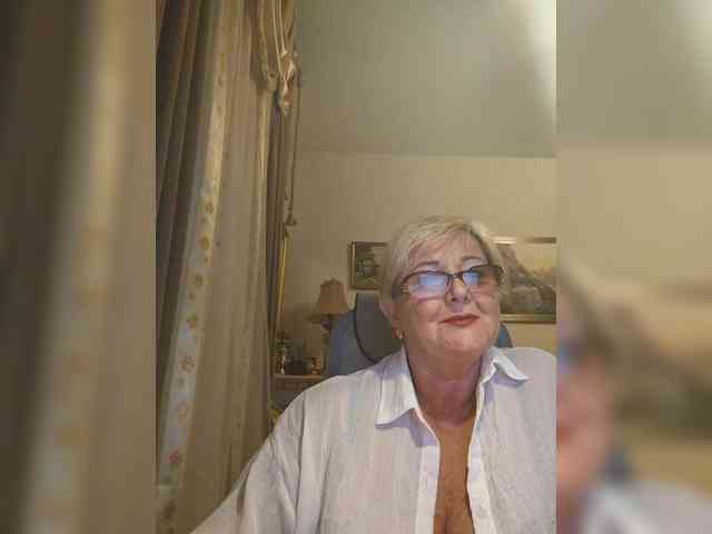 KarinkaSweet webcam