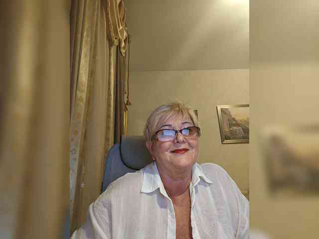 KarinkaSweet webcam