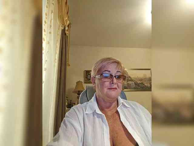 KarinkaSweet webcam