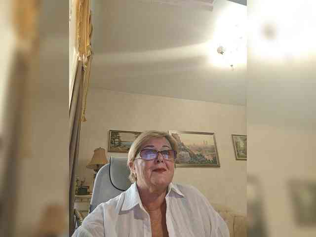 KarinkaSweet webcam