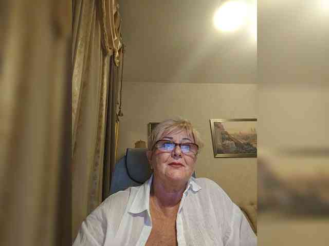 KarinkaSweet webcam
