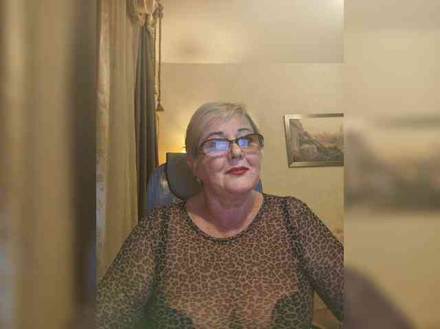 KarinkaSweet live female cam on bongacams