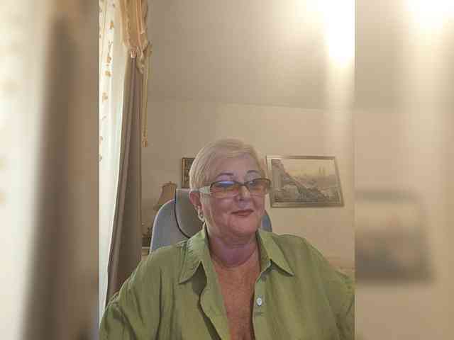 KarinkaSweet webcam