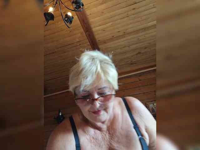 KarinkaSweet webcam
