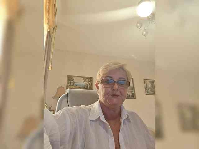 KarinkaSweet webcam