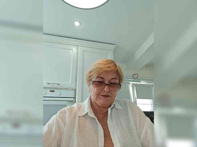 KarinkaSweet webcam