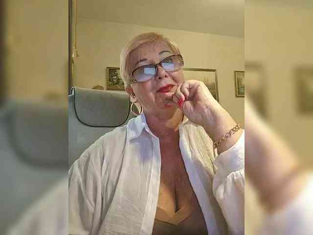KarinkaSweet webcam