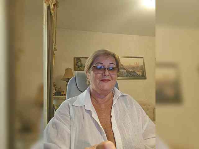 KarinkaSweet webcam