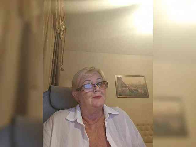 KarinkaSweet webcam