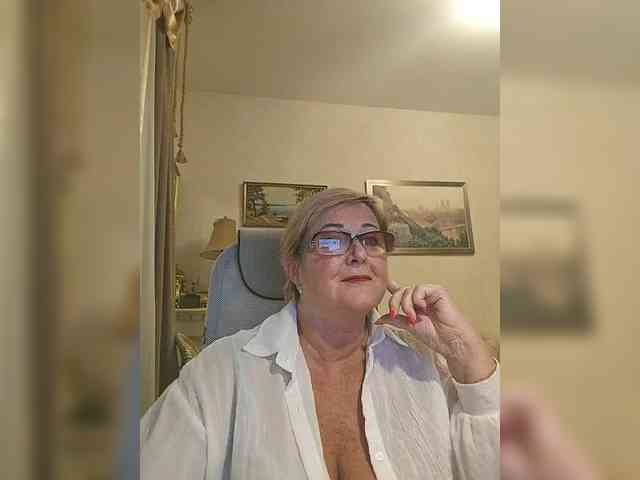 KarinkaSweet webcam