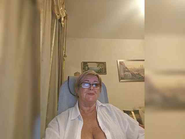 KarinkaSweet webcam