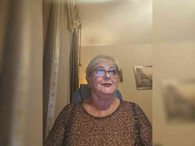 KarinkaSweet webcam