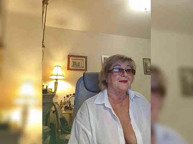 KarinkaSweet webcam