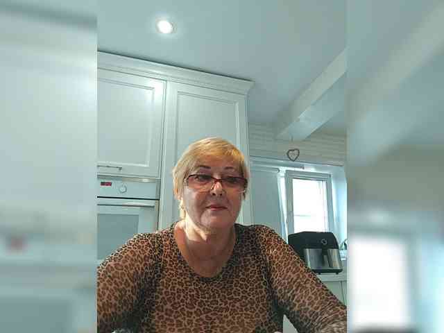 KarinkaSweet webcam