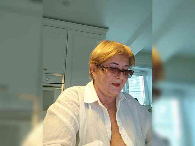 KarinkaSweet webcam