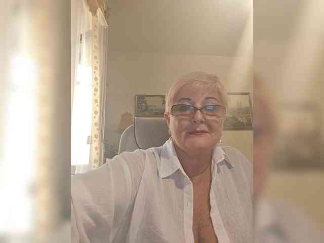 KarinkaSweet webcam