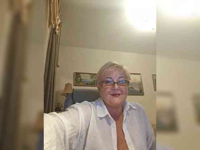 KarinkaSweet webcam