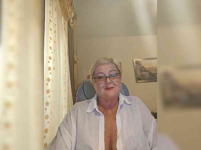 KarinkaSweet webcam