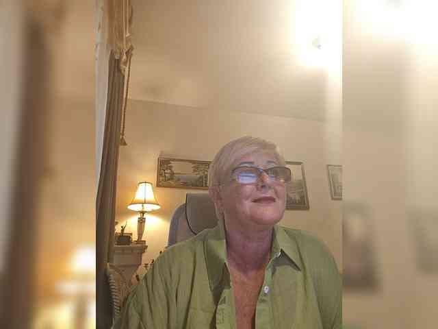 KarinkaSweet webcam