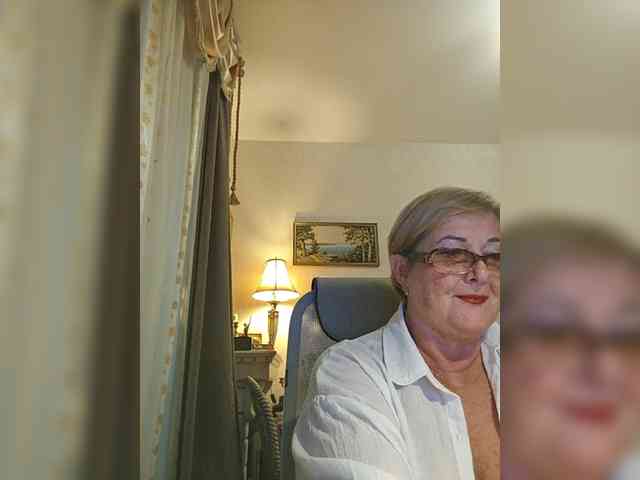 KarinkaSweet webcam
