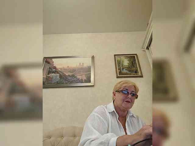 KarinkaSweet webcam
