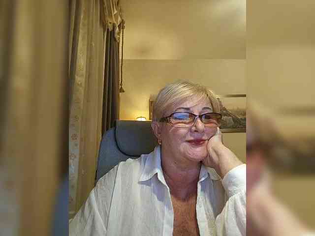 KarinkaSweet webcam