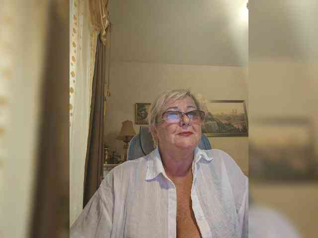KarinkaSweet webcam